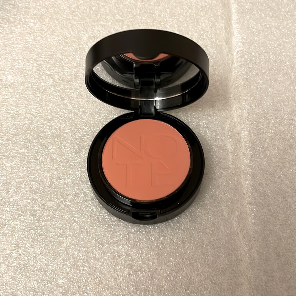 Note Luminous Silk Compact Blusher in 05 Desert Rose